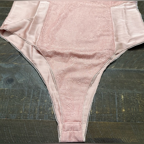 NWT Lani the Label Victoria Blush Pink Satin Lace Bodysuit Sz Large - Picture 11 of 15